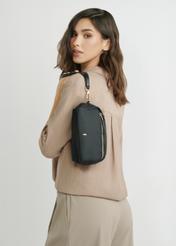 Чорна жіноча косметичка TOREN-0347-99(W26), вигляд виробу на силуеті моделі, на світлому фоні.