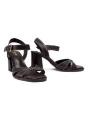 Темно-коричневі шкіряні босоніжки на блочному каблуці BUTYD-1232-1I(W26), діагональний вигляд виробу на білому тлі.