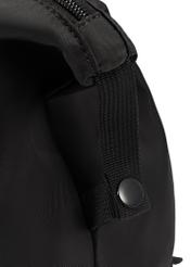 Чорна чоловіча сумка TORMN-0369-99(Z25), крупний план деталі виробу на білому фоні.