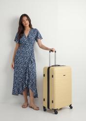 Велика валіза на колесах WALAB-0083-2B-28(W26), діагональний вигляд виробу поруч із силуетом моделі.