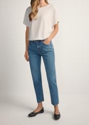 Жіночі темно-сині джинси JEADT-0011-7C(W26), вигляд виробу спереду на моделі. Видно половину силуету.