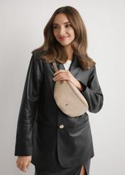 Бежева шкіряна жіноча сумка TORES-0894E-1B(W26), вигляд виробу на силуеті моделі, на світлому фоні.