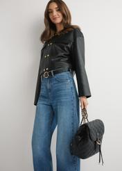 Чорний стьобаний жіночий рюкзак TOREC-1115-99(W26), вигляд виробу в руці моделі, на світлому фоні.