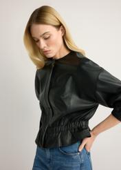 Жіноча чорна шкіряна куртка KURDS-0570-99(W26), вигляд виробу збоку на моделі. Видно половину силуету.