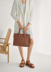 Жіночі сандалі верблюжого кольору BUTYD-1241-1D(W26), вигляд виробу спереду на ногах моделі.