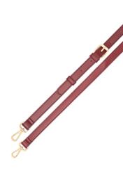 Червона маленька жіноча сумочка TOREC-1126-4B(W26), вигляд виробу з ремінцем на білому фоні.