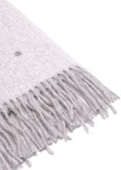 Сірий жіночий шарф з бахромою SZADT-0209-91(Z25), крупний план деталі виробу на білому фоні.