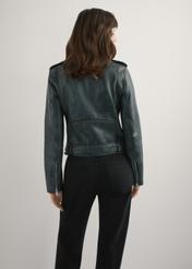 Жіноча сіра шкіряна куртка KURDS-0371-9D(W26), вигляд виробу ззаду на моделі. Видно половину силуету.