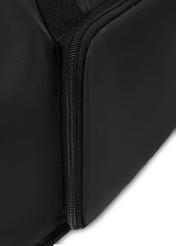 Чорна чоловіча сумка TORMN-0369-99(Z25), крупний план деталі виробу на білому фоні.