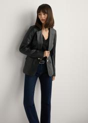 Жіноча чорна шкіряна куртка KURDS-0445-99(W26), вигляд виробу спереду на моделі. Видно половину силуету.