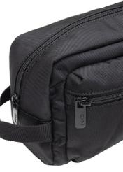 Чорна велика чоловіча косметичка TORMN-0367-99(Z25), крупний план деталі виробу на білому фоні.