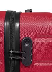 Велика валіза на колесах WALAB-0067-4D-28(W26), вигляд замка виробу на білому фоні.