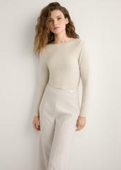 Світло-бежева жіноча блузка з модалу LSLDT-0056-1A(W26), вигляд виробу спереду на моделі. Видно половину силуету.