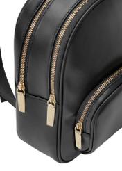 Маленький чорний жіночий рюкзак TOREC-1026-99(W26), крупний план деталі виробу на білому фоні.