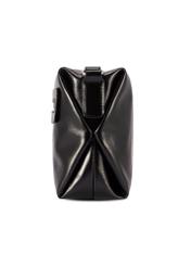 Чорна жіноча сумка через плече TOREC-1207-9F(W26), вигляд виробу збоку на білому фоні.