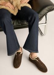 Zamszowe ciemnobrązowe sneakersy damskie BUTYD-1292-1I(Z26)