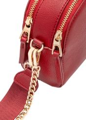 Маленька червона жіноча сумочка TOREC-0036E-42(Z25), крупний план деталі виробу на білому фоні.