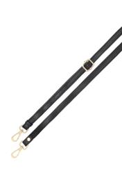 Чорна маленька шкіряна жіноча сумочка TORES-1241-99(W26), вигляд виробу з ремінцем на білому фоні.