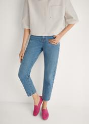 Жіночі шкіряні мокасини кольору фуксії BUTYD-1262-5E(W26), вигляд виробу спереду на ногах моделі.