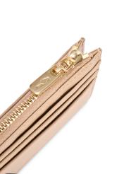 Маленький жіночий шкіряний гаманець PORES-0806R-1B(W26), крупний план деталі виробу на білому фоні.