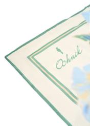 Кремова жіноча шовкова хустка SZADT-0188-7B(W26), крупний план деталі виробу на білому фоні.