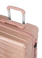 Середня валіза на колесах WALPC-0015-5B-24(W26), крупний план ручки виробу на білому фоні.