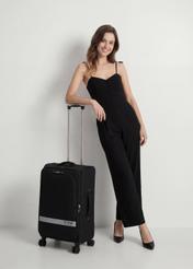 Середня валіза на колесах WALNY-0044-99-24(W26), діагональний вигляд виробу поруч із силуетом моделі.