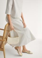 Жіночі золотисті балетки без каблука BUTYD-1246-2X(W26), вигляд виробу збоку на ногах моделі.