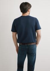 Чоловіча темно-синя бавовняна футболка TSHMT-0149-7E(W26), вигляд виробу ззаду на моделі. Видно половину силуету.