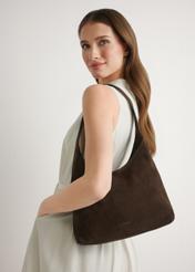 Коричнева замшева жіноча сумка TORES-1308-1I(W26), вигляд виробу на плечі моделі. Видно половину силуету.