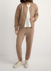 Жіночі шкіряні туфлі на платформі BUTYD-1258-0B(W26), вигляд виробу спереду на ногах моделі.