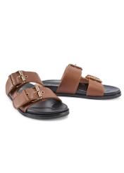 Жіночі шльопанці з верблюжої шкіри BUTYD-1161-1D(W26), діагональний вигляд виробу на білому тлі.