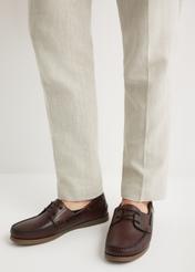 Чоловіче темно-коричневе шкіряне взуття BUTYM-0540-1I(W26), вигляд виробу спереду на ногах моделі.