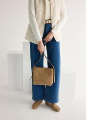 Жіночі шкіряні мокасини холодного бежевого кольору BUTYD-1262-1K(W26), вигляд виробу спереду на ногах моделі.