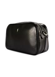 Середня чорна жіноча сумка TOREC-1121-9F(W26), діагональний вигляд виробу на білому фоні.