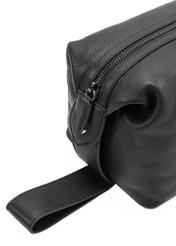 Велика чорна чоловіча косметичка TORMS-0475-99(Z25), крупний план деталі виробу на білому фоні.