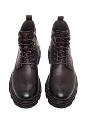 Чоловічі темно-коричневі шкіряні чоботи челсі BUTYM-0558-1I(Z26), вигляд виробу спереду на білому тлі.