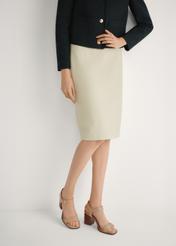 Бежеві жіночі шкіряні сандалі BUTYD-1178-1B(W26), вигляд виробу спереду на ногах моделі.