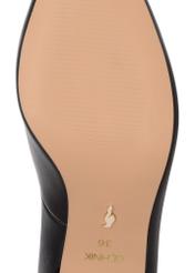 Жіночі чорні шкіряні туфлі-човники BUTYD-1031A-99(W26), вигляд підошви виробу на білому фоні.