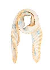 Жіноча хустка з блакитними квітами SZADT-0194-7P(W26), вигляд виробу спереду на білому тлі.