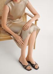 Темно-коричневі шкіряні жіночі мюлі BUTYD-1227-1I(W26), вигляд виробу збоку на ногах моделі.