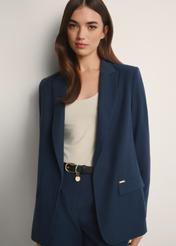 Жіночий темно-синій блейзер ZAKDT-0031A-7E(W26), вигляд виробу спереду на моделі. Видно половину силуету.