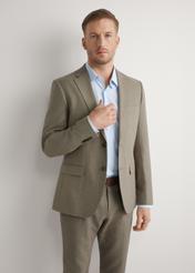 Чоловічий темно-коричневий піджак MARMT-0013-1I(W26), вигляд виробу спереду на моделі. Видно половину силуету.