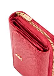 Маленький червоний шкіряний жіночий гаманець PORES-0802R-4B(W26), крупний план деталі виробу на білому фоні.