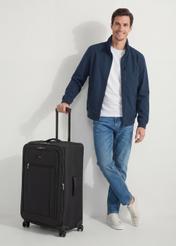 Велика валіза на колесах WALNY-0046-99-28(W26), діагональний вигляд виробу поруч із силуетом моделі.