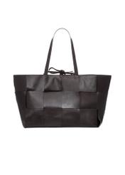 Коричнева велика шкіряна жіноча сумка TORES-1299-1H(W26), вигляд виробу зі зворотного боку на білому фоні.