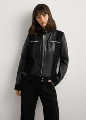 Жіноча чорна шкіряна куртка KURDS-0587-99(W26), вигляд виробу спереду на моделі. Видно половину силуету.