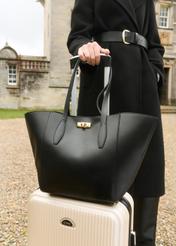 Czarna torebka damska na ramię typu shopper TOREC-1385-99(Z26)