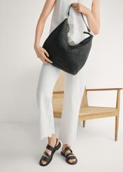 Жіночі чорні шкіряні сандалі BUTYD-1152-99(W26), вигляд виробу спереду на ногах моделі.