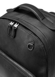 Чоловічий чорний шкіряний рюкзак PLCMS-0018R-9I(W26), крупний план деталей виробу на білому тлі.